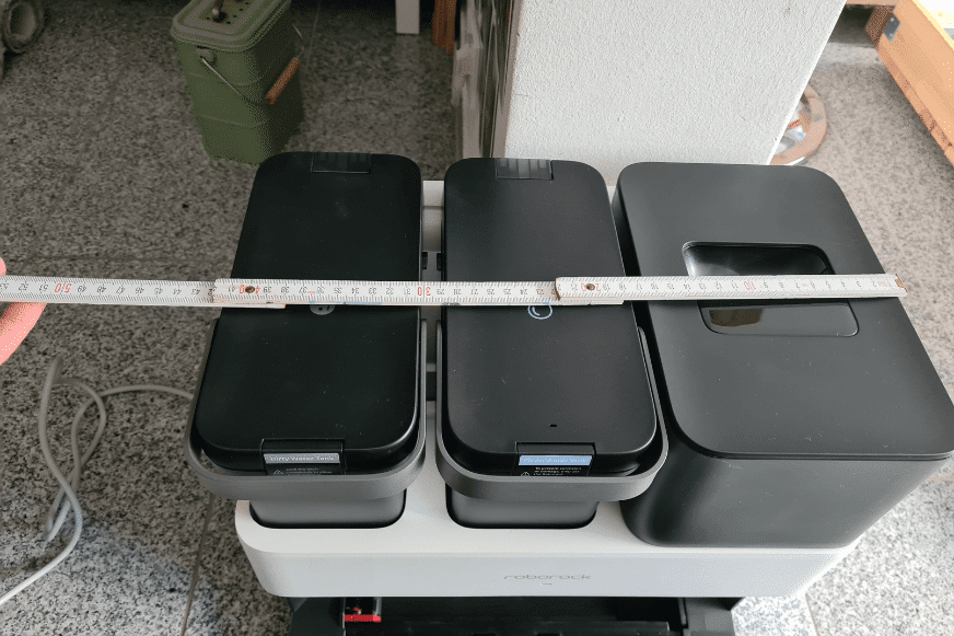 Измерение станции Roborock S7 Pro с помощью линейки